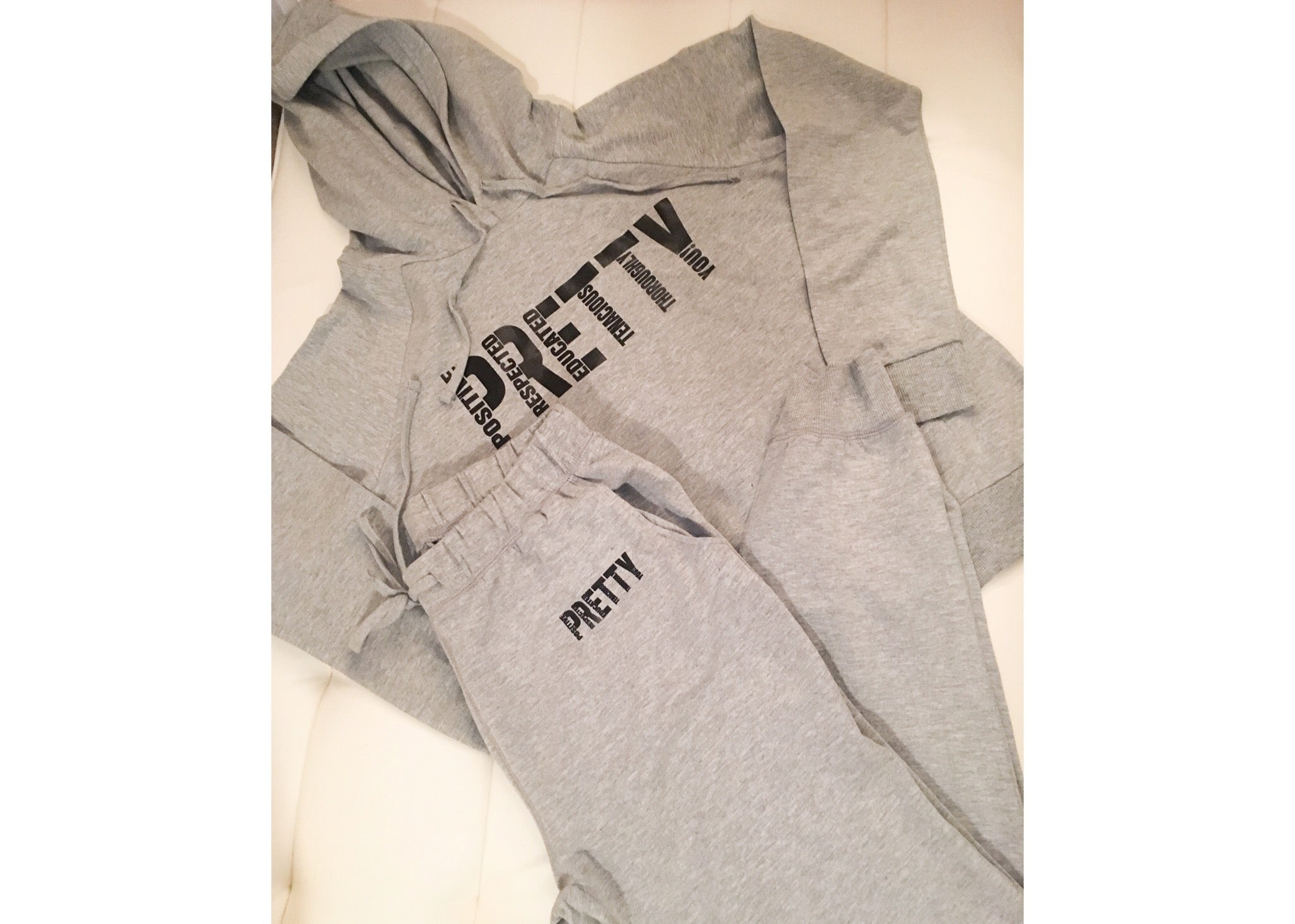"P.R.E.T.T.Y." jogger sweatsuit 💅🏾💕